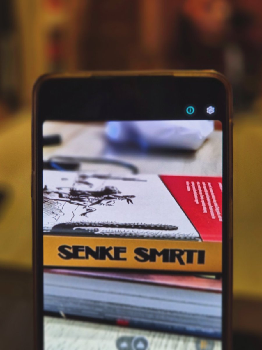 Veseli_cetvrtak's tweet photo. Najnoviji @NedeljnikVreme u sebi sadrži prikaz istorijskog poduhvata zvanog #Senkesmrti Đanluiđija Bonelija i Serđa Tarkvinija. Pored priče o izgubljenom stripu, unikatnosti domaćeg izdanja doprineli su opsežan esej Zorana Đukanovića i naslovna strana R. M. Gere. #TeksViler #Teks https://t.co/QsUNrledPh