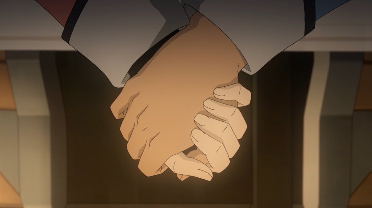 DNDSHIR0's tweet photo. if klance isn’t canon/queerbait then why did they hold hands like this huh?? https://t.co/8uKSpuvELK