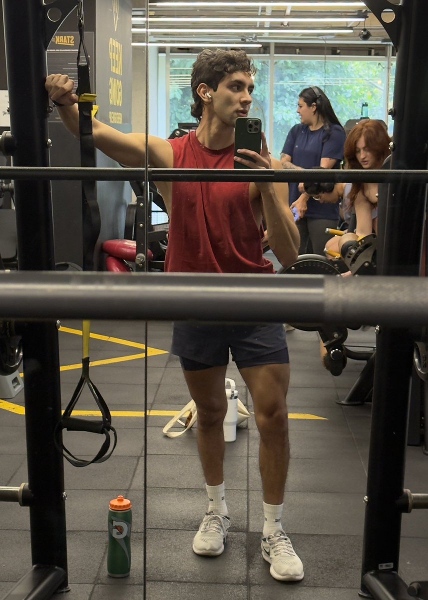 maxed out the gym quad machine but legs still don’t look like it :/