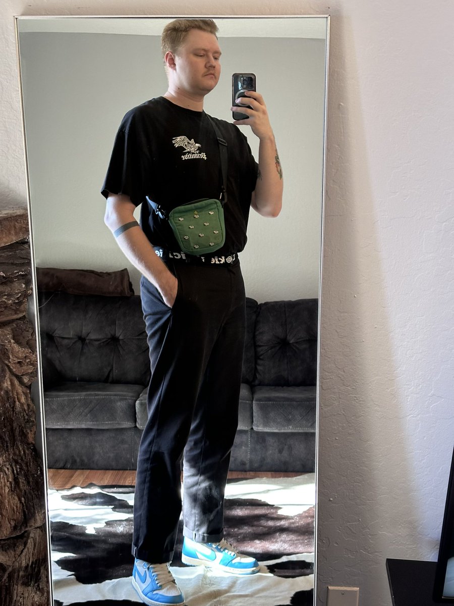 BobbyTheEmo's tweet photo. We’re not going to talk about the fact that I missed last week, and we’re not going to talk about that record in the bottom left corner https://t.co/IGRobj4czU