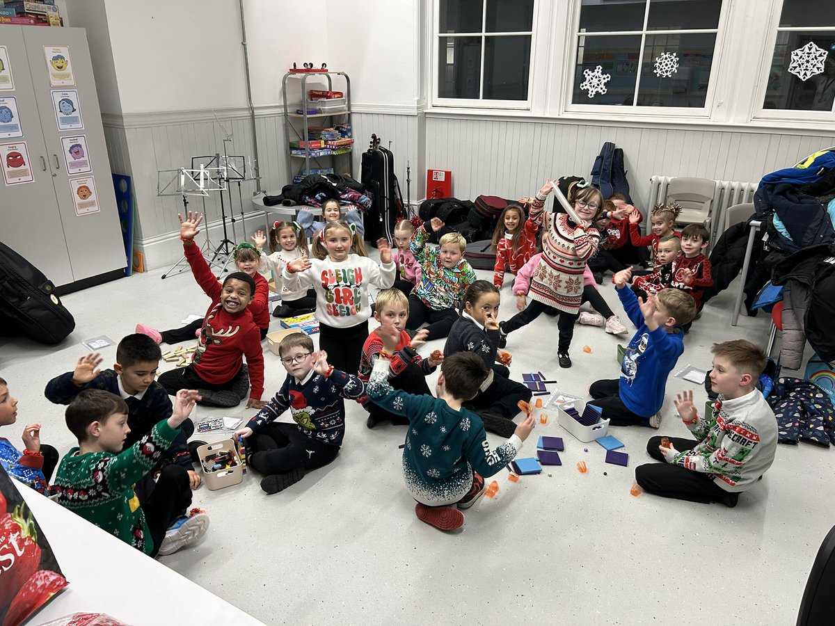 AyrGrammar's tweet photo. From last night’s performance to today’s final show, P3 have given it their all! 🌟
They’ve worked so hard and should be so proud – we certainly are! 💛🧊 #WinterShow #SingingTogether #Performance https://t.co/kcCv01VTA3