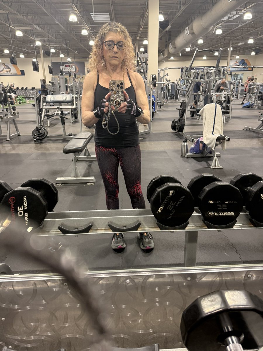 In early on a rainy cold day for shoulders and cardio. 😊