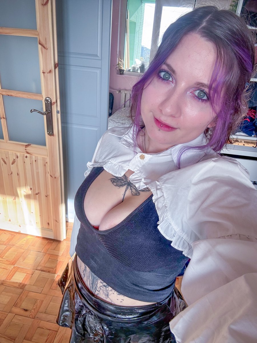 LilUwuLunaFern's tweet photo. looking into your soul https://t.co/cnk49eLvB0