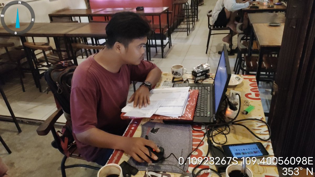 fastfortrees's tweet photo. ini bukti jam segini aku lembur biasa aja. masa iya harus validasi https://t.co/DdkEdcsOOE