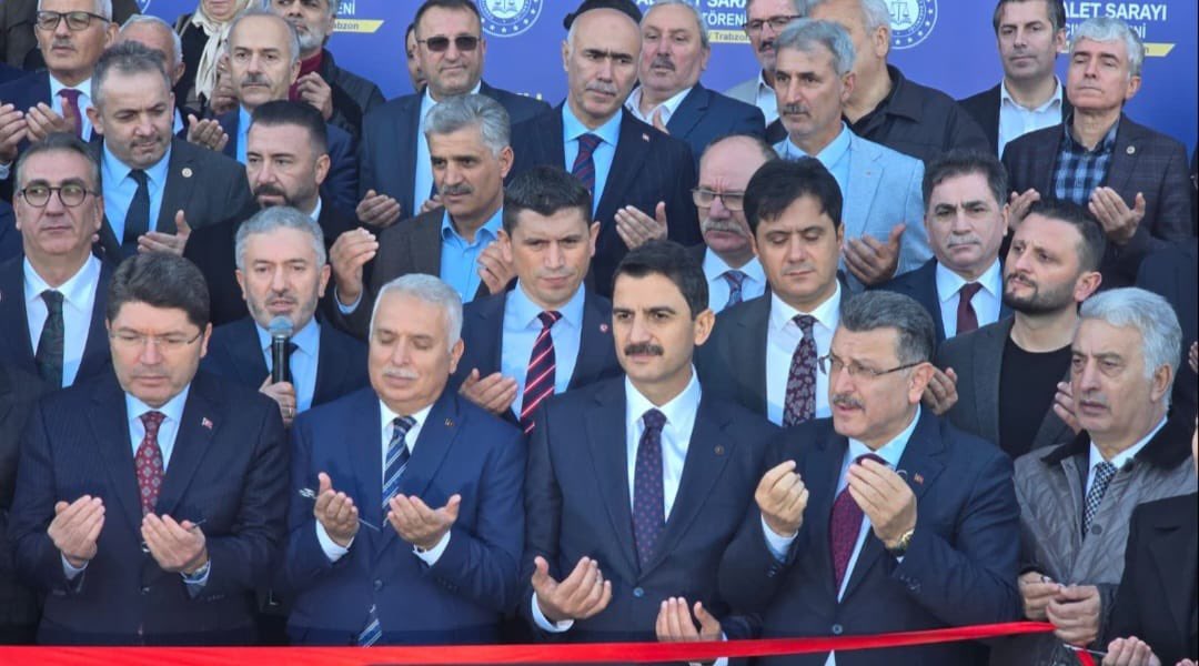 Hayırlı olsun.
Adalet Bakanımız Sayın Yılmaz Tunç'un [<a href="/yilmaztunc/">Yılmaz TUNÇ</a>] teşrifleriyle gerçekleştirilen Of Adalet Sarayı'nın temel atma ve Araklı Adalet Sarayı'nın açılış törenlerine katıldık.