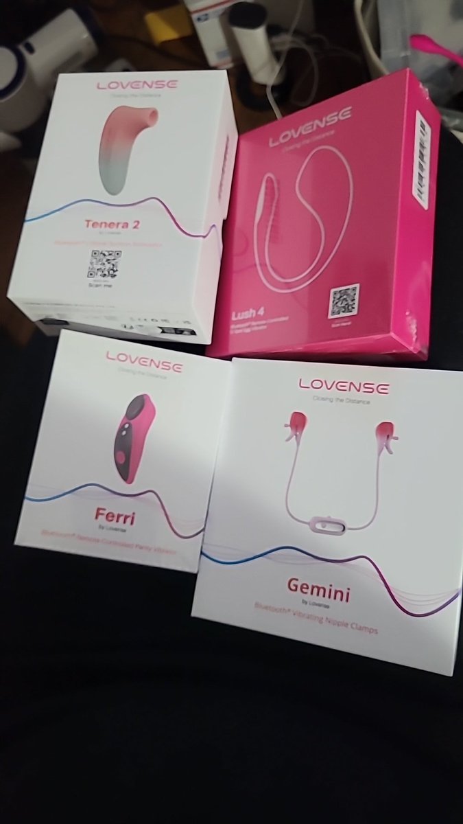 LateNightCyn's tweet photo. ☺️ new toys 💕 https://t.co/bO6nospdRZ