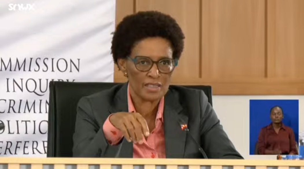 Diegochuene's tweet photo. Hit like if you agree she's doing a good job   Adv Sello  #MadlangaCommission https://t.co/X1QinF3xkG