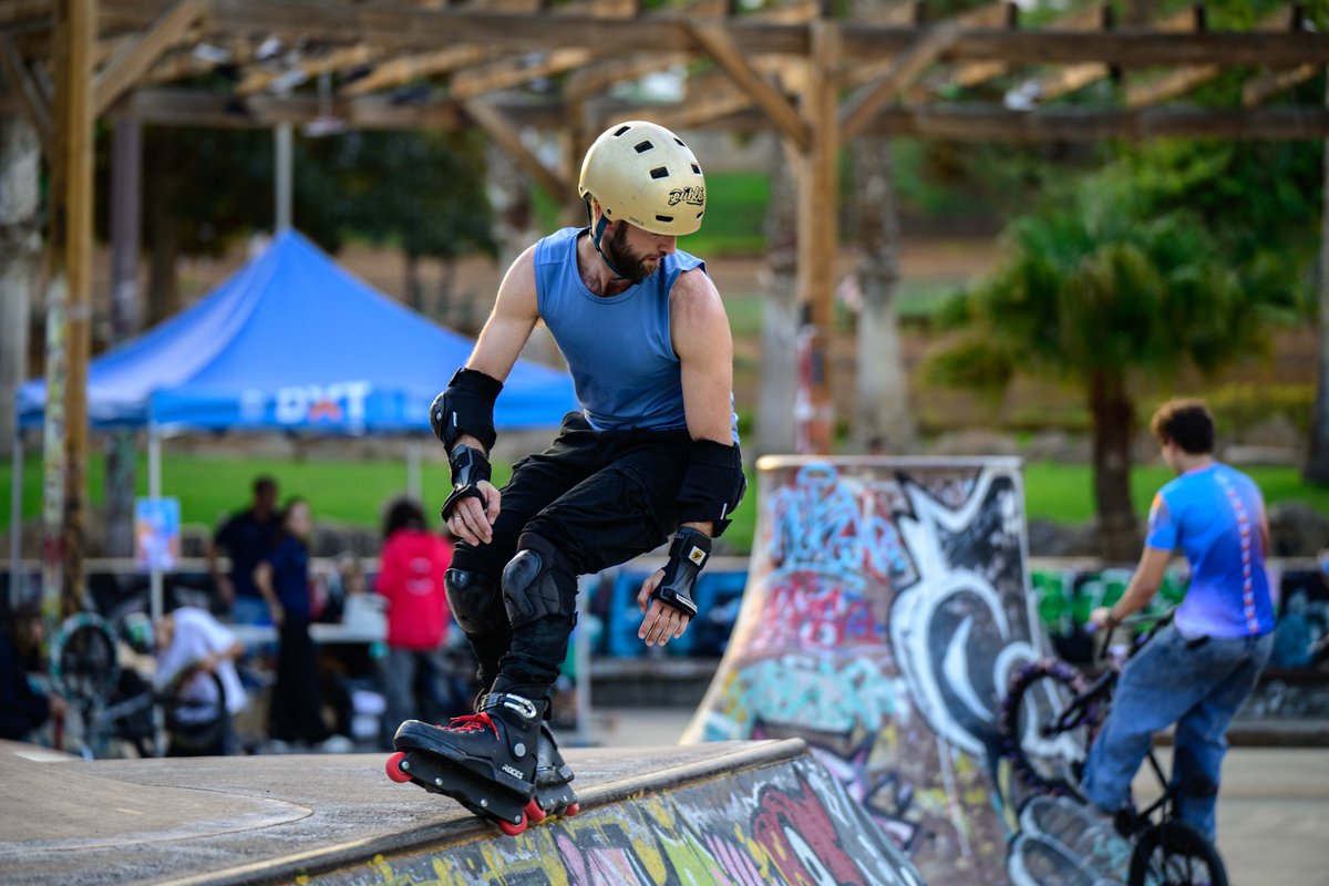 DXTenerife's tweet photo. El Parque de La Granja en Santa Cruz #SCTF acoge a esta hora un nuevo encuentro #TenerifeUrbano para jóvenes amantes de los deportes urbanos
#bmx #skate #calistenia #parkour #danzasurbanas #basket3X3
‼️Te esperamos hasta las 21:00 horas
✅ Entrada libre
#ActivaTuVida https://t.co/wAexE0mOOV