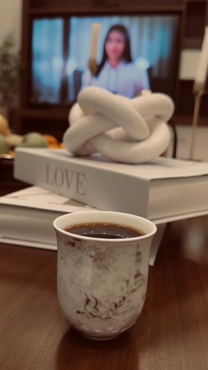 إياكِ أن تظُنّي أنكِ أجمل و أرقّ أنثى 
في الوجود ... بلْ كوني على يقين"🖤