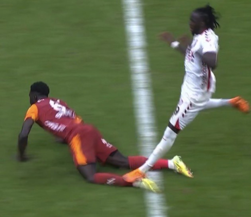 Galatasaray her hafta hakemler tarafından doğranıyor...