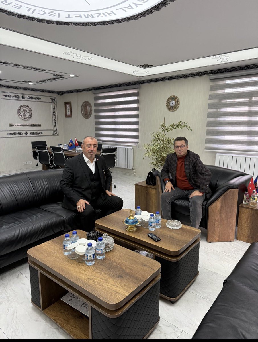 Türk-İş ve Haber-iş  camiamıza büyük hizmetleri olan kıymetli abim Veli Solak Başkanımım ziyareti ve hoş sohbeti için teşekkür ederim.İyi ki varsın canım abim
<a href="/turkiskonf/">TÜRK-İŞ</a>
<a href="/trsaglikis/">Türkiye Sağlık ve Sosyal Hizmet İşçileri Sendikası</a> 
<a href="/VeliSolak/">Veli SOLAK</a>