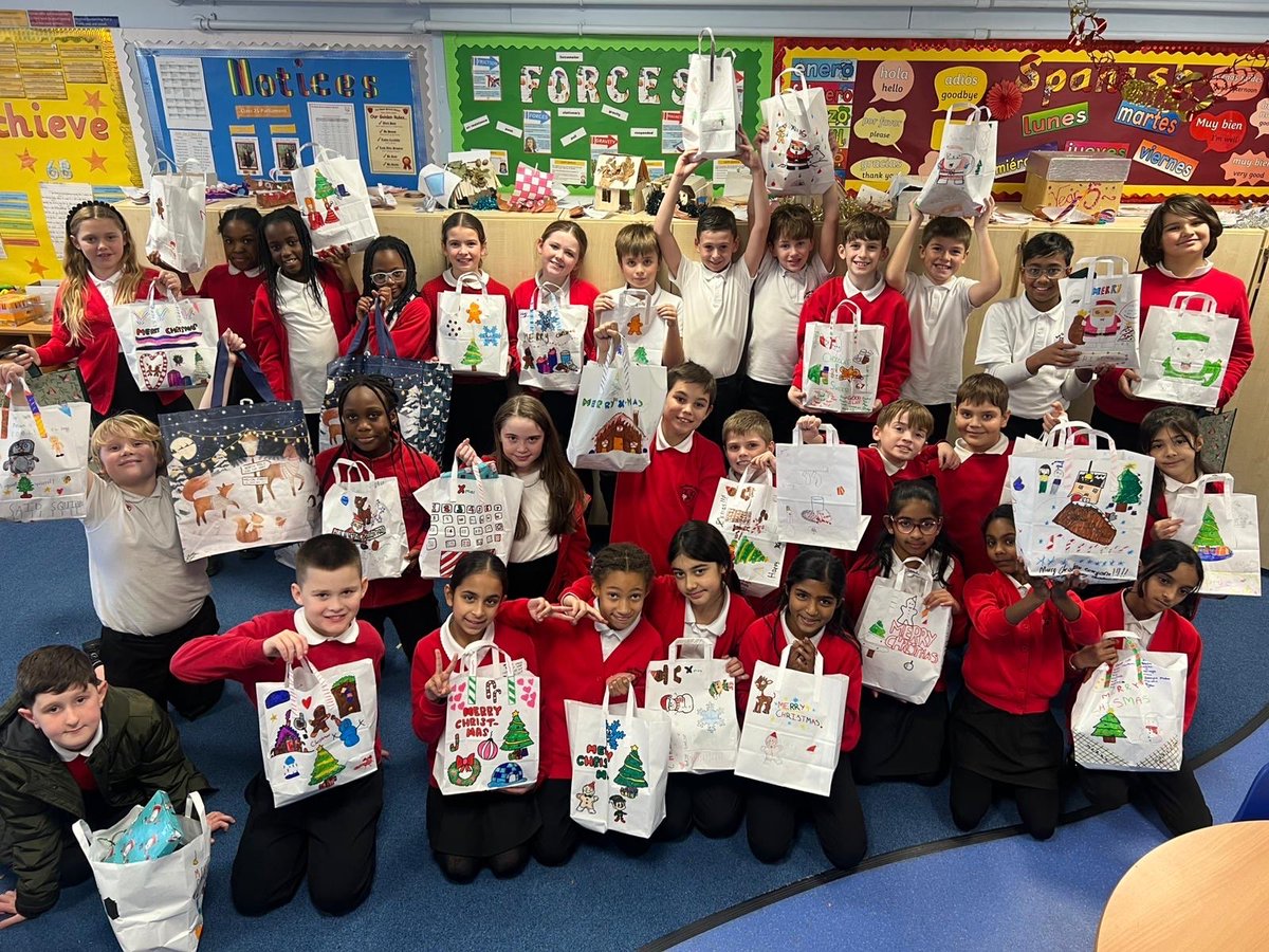 Year 5 loved shopping in the Christmas bazaar with their beautifully decorated bags! 🛍️🎄#weareLeeChapel #ChristmasBazaar