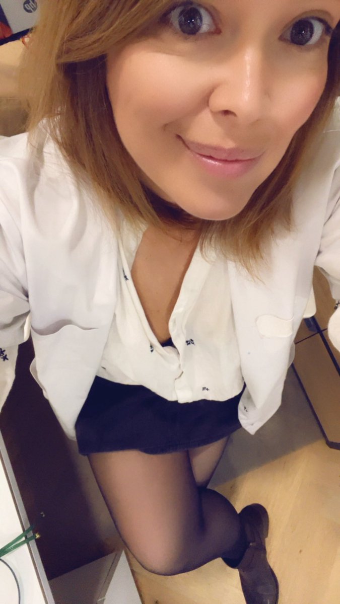 docisa33's tweet image. Sinon aujourd’hui j’ai été arrêté par les flics, j’ai eu un appel du 15, ma cheville n’aime toujours pas les petits talons.
Mais c’est vendredi ( et demain c’est cabanes en fêtes 🥳) alors #letsgooooo
#bisou