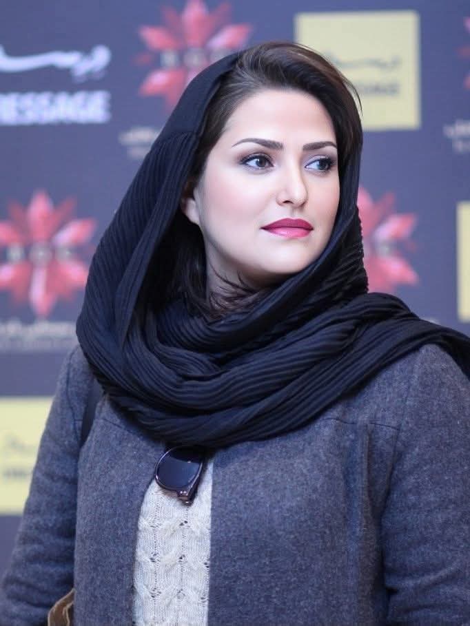 🌹🥀جمعتكم_مباركة 🥀🌹
اول تعليق
 قال_النبي_صل_الله_عليه_واله_وسلم 
«البَخِيلُ مَنْ ذُكِرْتُ عِنْدَهُ، فَلَمْ يصَلِّ عَلَيَّ».