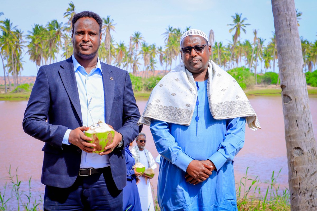 Nurjaako's tweet photo. December 2025
In Goobweyn where Jubba river pours water to Indean ocean meeting with friends there. https://t.co/EpXz7pGF1U