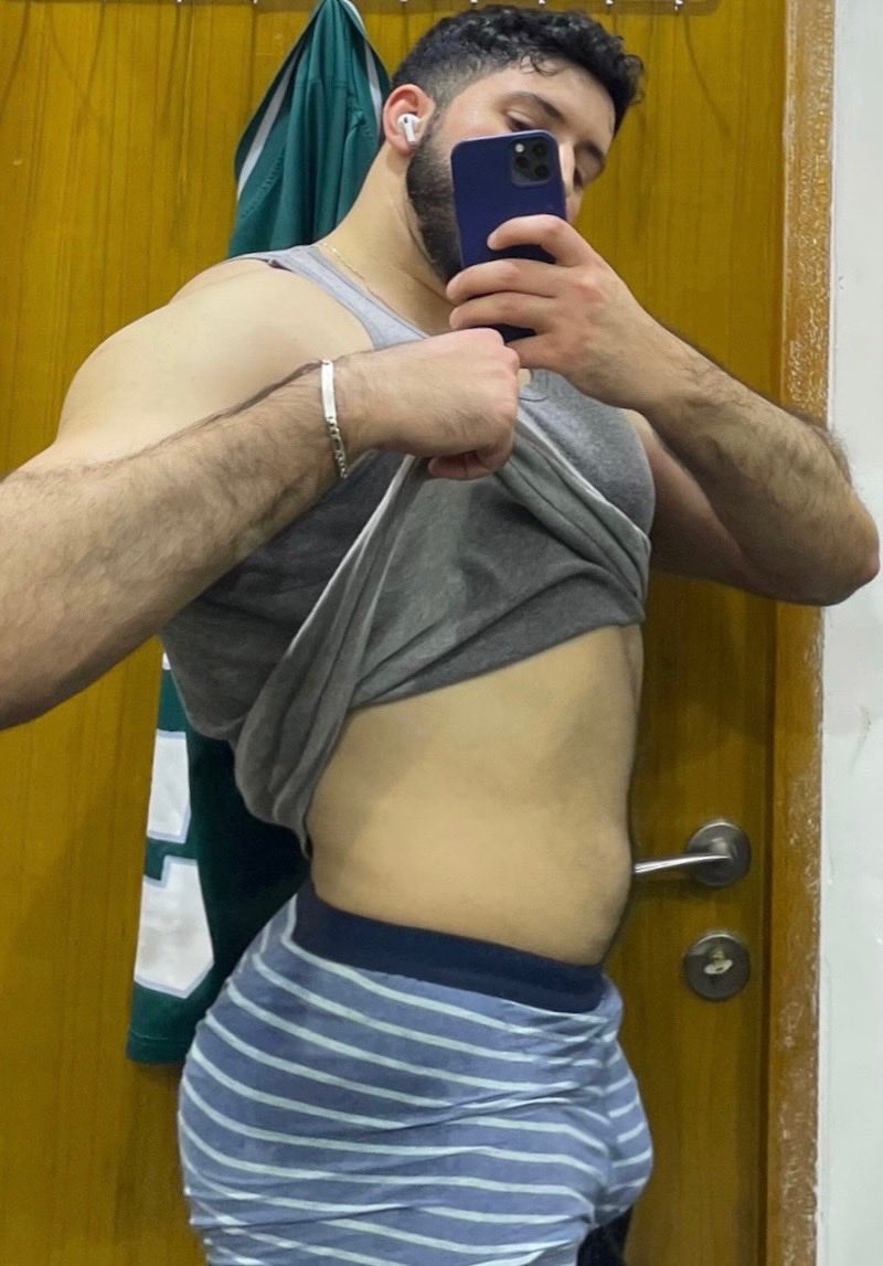 Here’s a pic of me trying so hard to keep my stomach sucked in