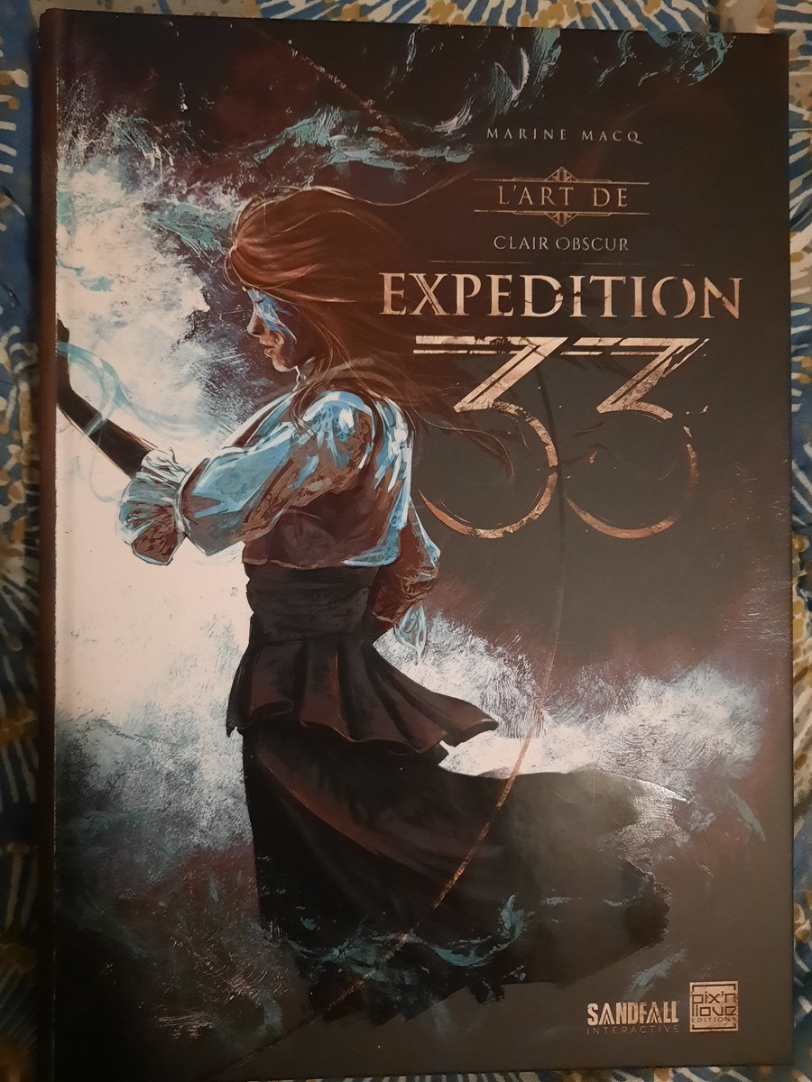 Micami__'s tweet image. J'ai récupéré cette merveille aujourd'hui😍😍
Le livre est énorme et les illustrations ont l'air folles avec plein d'infos et d'interviews, j'ai tellement hâte de m'y mettre❤️