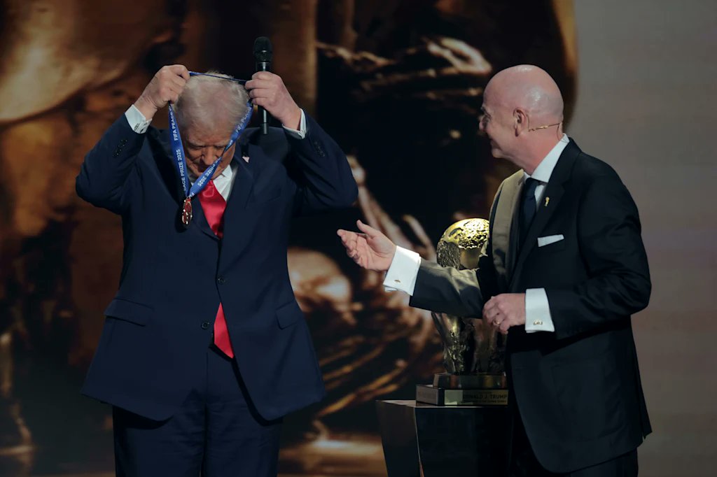 fithdy's tweet image. 1. The FIFA Peace Prize is a confected award designed specifically to appease Carrot Caligula's lust for a Nobel.
2. He had to hang it around his own turkey neck. Not even crimeboss Gino Incontinento wanted to touch him.
3. Self-aggrandisement much?