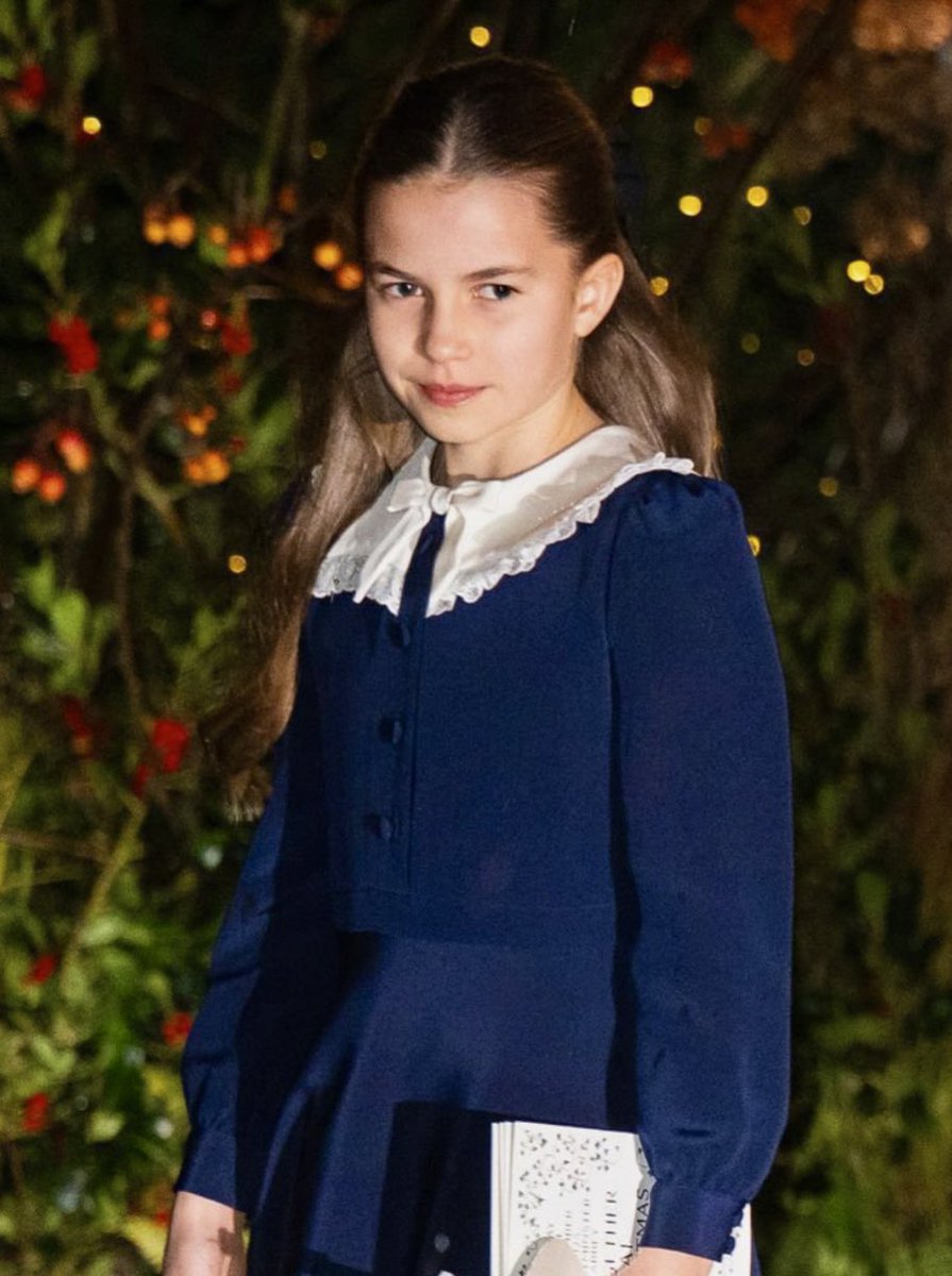 RoyallyBelle_'s tweet photo. Princess Charlotte this evening 💙 https://t.co/Ilfb2XihpX