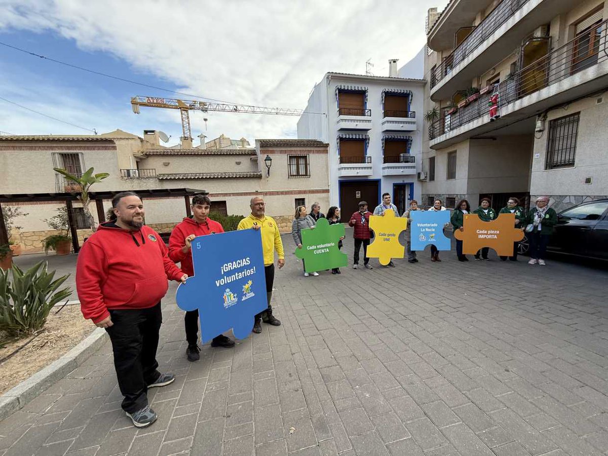 USAR13DYA's tweet photo. ✨🧩 “Tu pieza importa, avanzamos unidos, juntos encajamos”🧩✨
😊 Un gran puzle solidario ha sido el símbolo del Día Internacional del Voluntariado en @LaNuciaES.
Gracias por contar con #usar13 para que podamos ayudar.
 #usar #k9 #solidaridad #voluntariado #juntossomosmasfuertes https://t.co/tR7Y8LVjnS