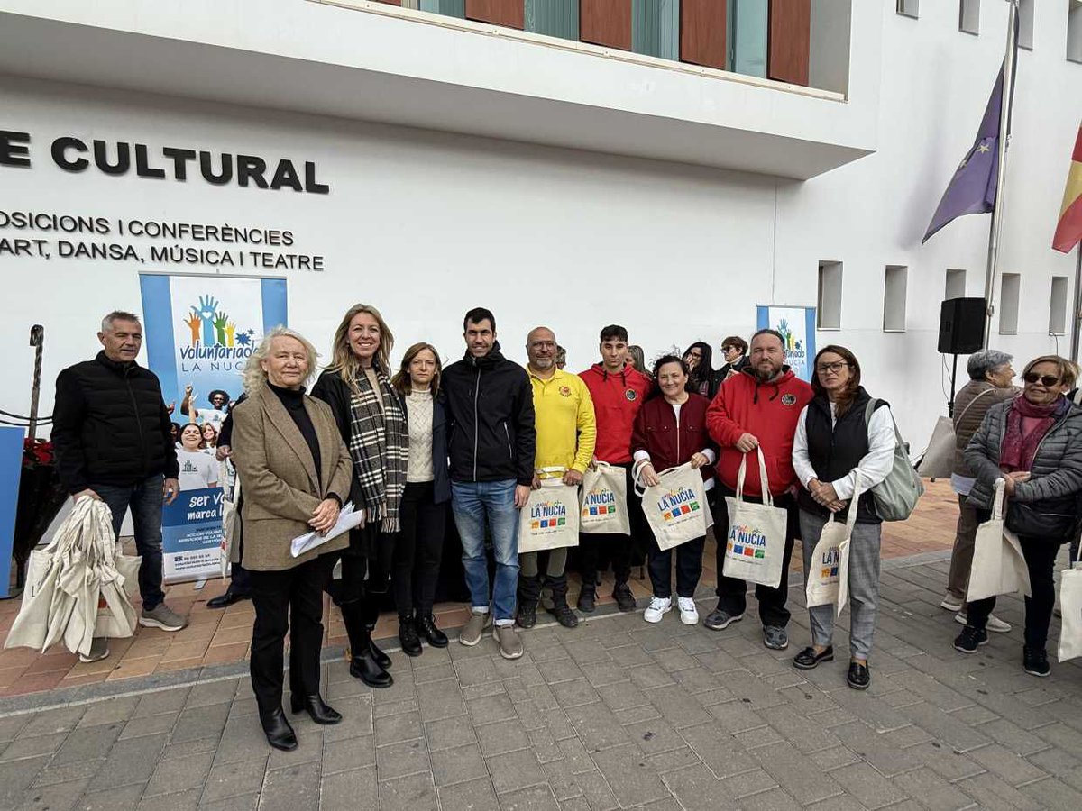 USAR13DYA's tweet photo. ✨🧩 “Tu pieza importa, avanzamos unidos, juntos encajamos”🧩✨
😊 Un gran puzle solidario ha sido el símbolo del Día Internacional del Voluntariado en @LaNuciaES.
Gracias por contar con #usar13 para que podamos ayudar.
 #usar #k9 #solidaridad #voluntariado #juntossomosmasfuertes https://t.co/tR7Y8LVjnS