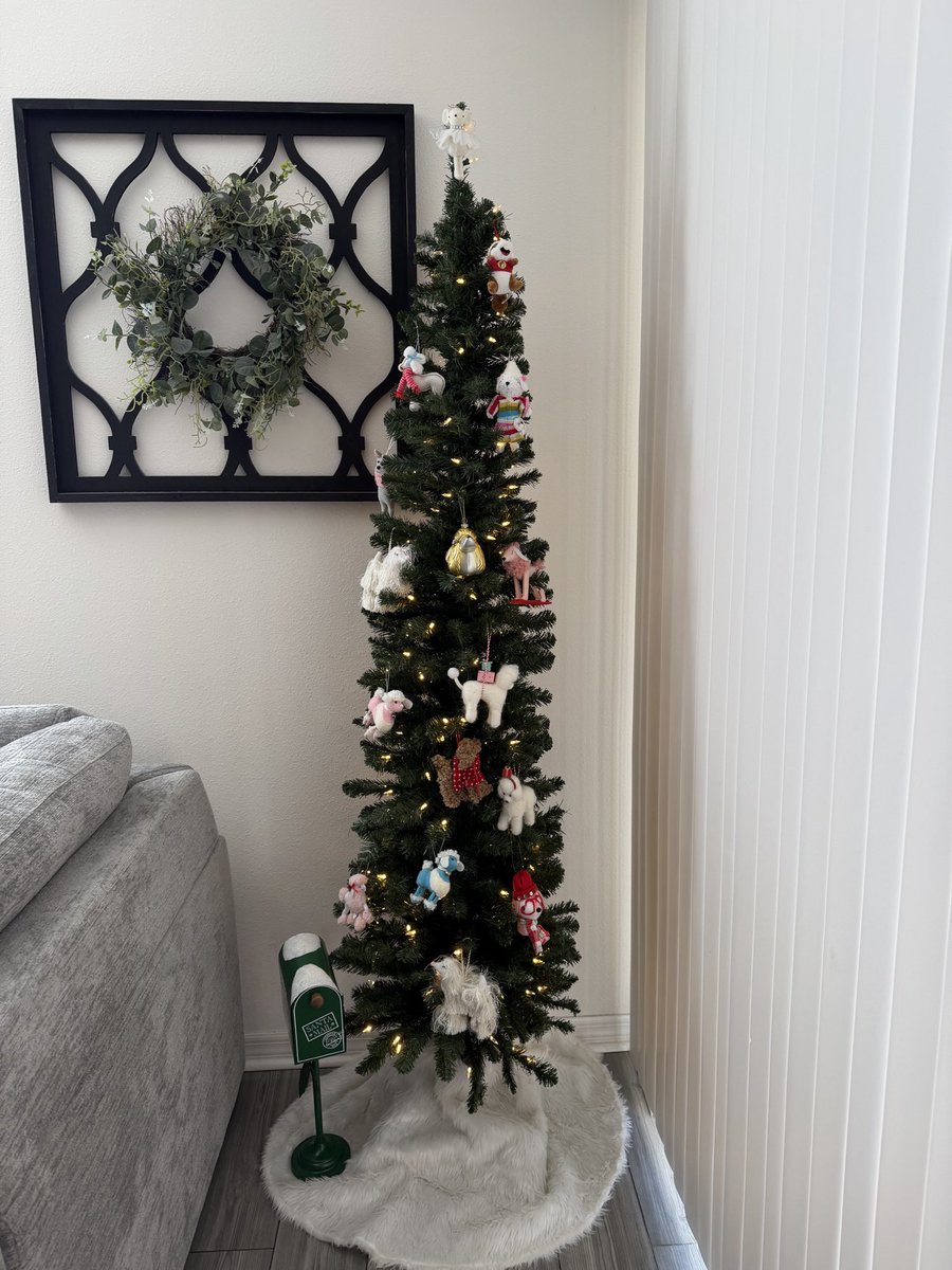 PoodleBoyLoki's tweet photo. The #poodle tree https://t.co/eDpA0nQIlT