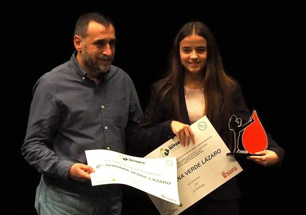 🏆 PREMIADOS 53 GALA DEL DEPORTE
🩸PREMIO DONANTES DE SANGRE, JOVEN PROMESA
🥊Adriana Verde Lázaro. Doble campeona de España de kick boxing, campeona de Europa junior y cadete de kick boxing y mundialista en la especialidad en el mundial de Italia 2025