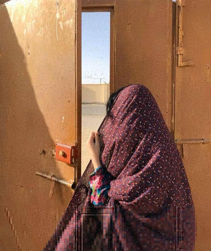 *حبّك سكن روحي وعمري تولّاه*
*وصرتَ الهنا اللي ما يفارق خفوقي*

*وأعيش لك شوقٍ يغنّي إذا جاه*
*ويميل لك قلبي على طيب ذوقي 🌹😍