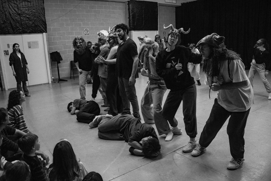 ELS PASTORETS 😈

QUE S'ESBERLI LA TERRA! L’equip de dimonis arriba carregat d’energia, són clau pels Pastorets i venen disposats a encendre-ho tot. 🔥

ENTRADES ➡️ buff.ly/c5QOjhc 
📸 Jordi Gonzalez

 #Nadal #JoventutdelaFarandula #Teatre #Sabadell #tradicions #Pastorets