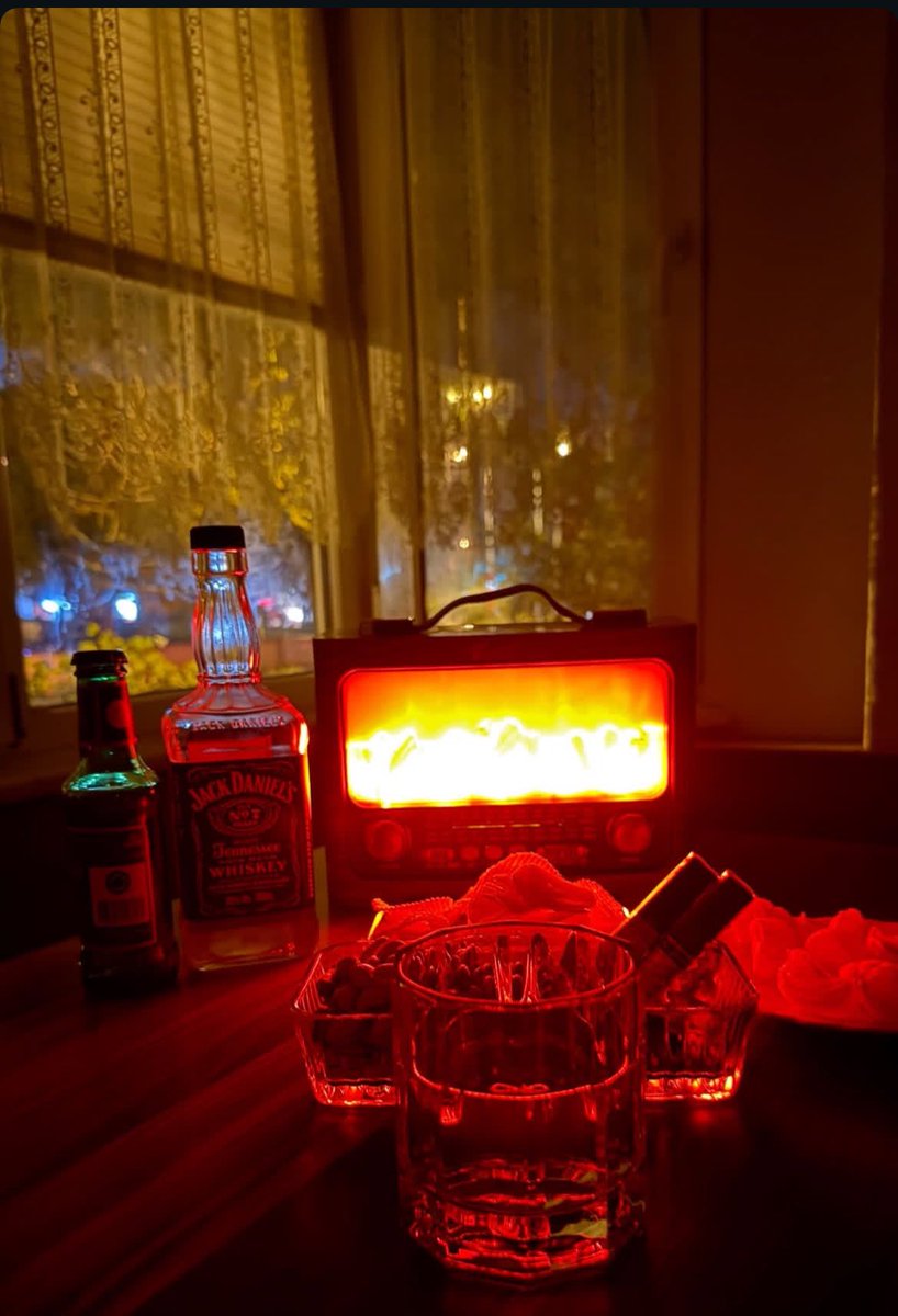 Baktım olmuyor,bende bakmıyorum ..

Ne güzel yaşanıyor böyle ..

An 💜

#icimdekikızcocugu