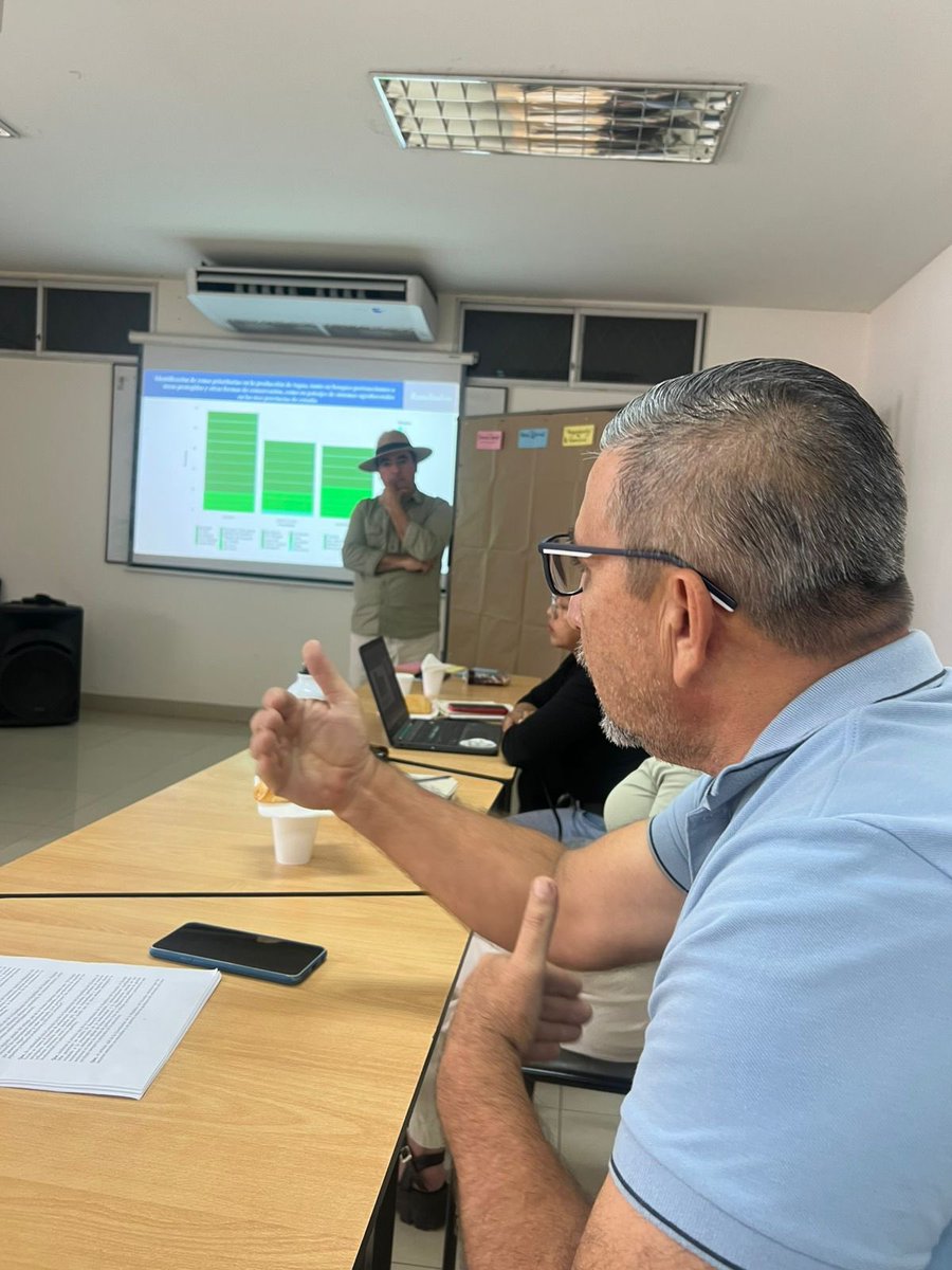 MAE_Zonal4's tweet photo. #Portoviejo 📍🌿

Llevamos a cabo el taller de presentación del informe “Zonas prioritarias de taguales y su producción potencial en el norte de Manabí, Santa Elena y el sur de Esmeraldas”, desarrollado junto con el proyecto BioValor II de la @GIZEcuador 🤝🌱 https://t.co/AJgiqt8TGI