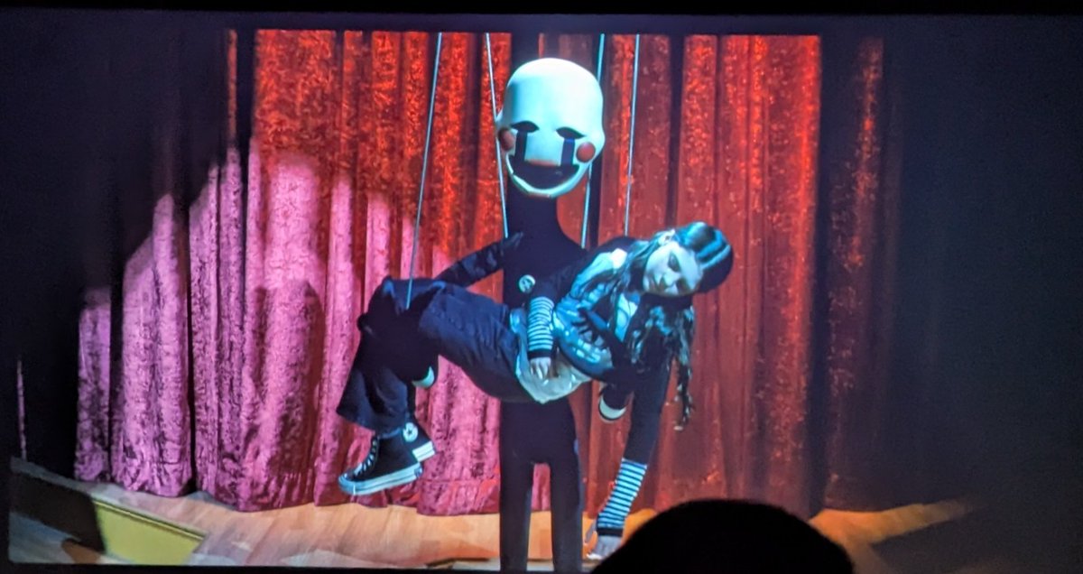 Senti620's tweet image. #Fnaf2 #fnaf2movie
#fnaf2movieSpoilers

Even though the Movie really wasn't as good as I expected it to be, there were some pretty great shots. 
The whole opening was pretty stellar tbh (Except the whole Parents not listening plot... it almost destroyed the immersion...)