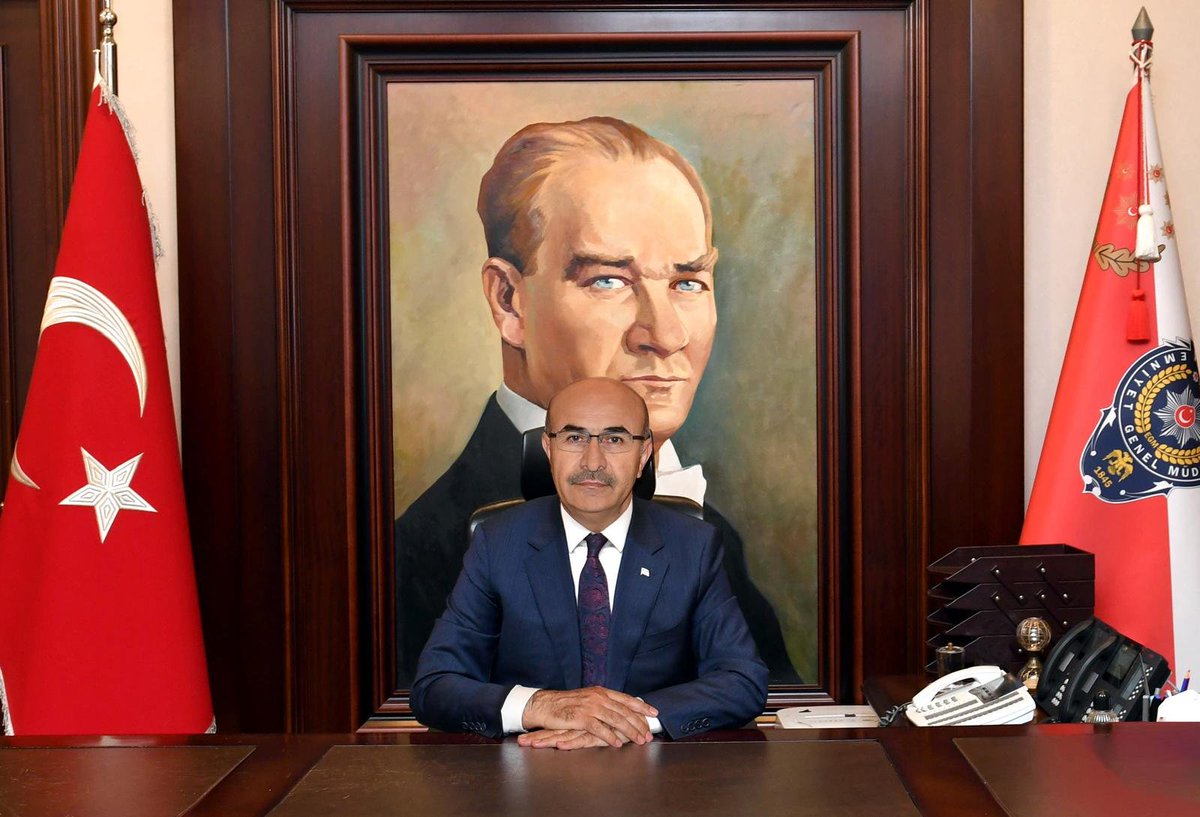 <a href="/TC_icisleri/">T.C. İçişleri Bakanlığı</a> <a href="/korumadb/">Koruma Daire Başkanlığı</a> <a href="/kriminal_egm/">Kriminal Daire Başkanlığı</a> <a href="/asayisdairebsk/">Asayiş Daire Başkanlığı</a> <a href="/SosyalSagl/">Sosyal Hizmetler Ve Sağlık Daire Başkanlığı</a> <a href="/guvenlikdaire/">Güvenlik Daire Başkanlığı</a> <a href="/TEMDairesi/">Terörle Mücadele Daire Başkanlığı</a> <a href="/KomBaskanligi/">KOM Başkanlığı</a> <a href="/interpoldaire/">İnterpol-Europol Daire Başkanlığı</a> <a href="/SiberayEGM/">Siberay</a> <a href="/narkoakademi/">NEA</a> <a href="/ozelharekatbsk/">Özel Harekat Başkanlığı</a> <a href="/EmniyetGM/">Türk Polis Teşkilatı</a> <a href="/jandarma/">T.C. Jandarma Gn. K</a> <a href="/TSKGnkur/">TSK</a> <a href="/tcsavunma/">T.C. Millî Savunma Bakanlığı</a> <a href="/TekbBulent/">Bülent TEKBIYIKOĞLU</a> <a href="/KayseriEmniyeti/">Kayseri İl Emniyet Müdürlüğü</a> <a href="/sirnakemniyet/">Şırnak Emniyet Müdürlüğü</a> YAZINI SONU "kamuoyuna saygı ile duyurulur".

Aziz, büyük, yüce TÜRK MİLLETİ'ne saygı ve muhabbetiniz olsa böyle bir şeye tevessül etmezdiniz diye düşünüyorum beyefendi.

Saygı ile PEKEKE TERÖR ÖRGÜTÜ ve İMRALIYA gidenlere olur diye düşünüyorum.