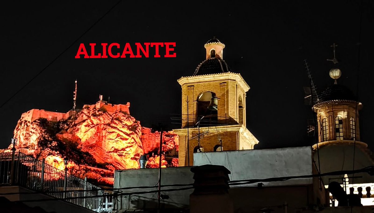 Buenas noches Gente de Alicante 🇪🇦😍🌴.

Os deseamos un maravilloso fin de semana.
#Alicante #LaMillorTerretadelMón 🩵
#GentedeAlicante!! 🥰🤗
 #enalicante #viscaalacant #alicantealacant #CostaBlanca #lanuvees #EAlicantinas #spain #ilovealicante #alicantespain