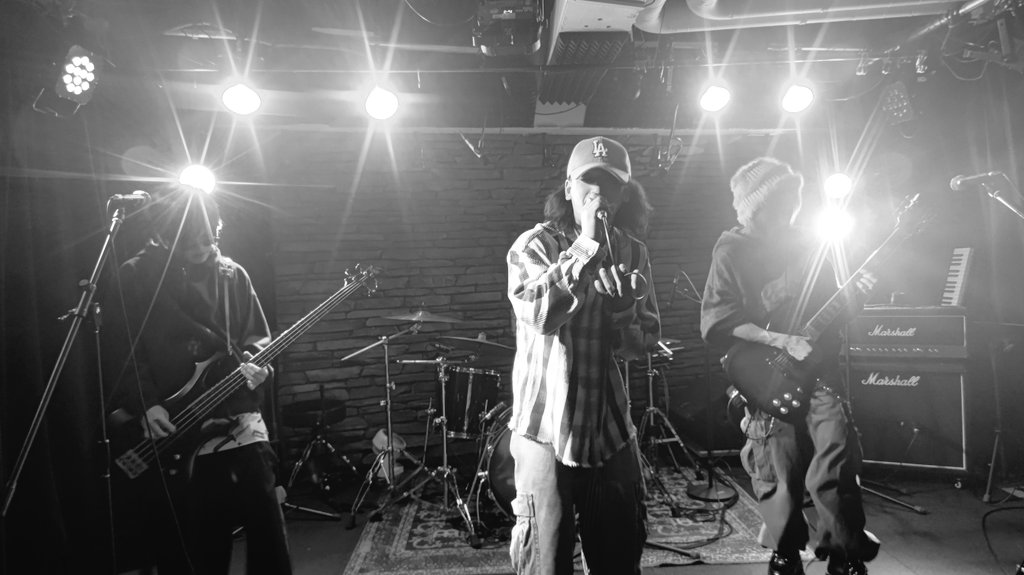 8571maiden's tweet photo. 2025.12.05@ 下北沢BREATH

SECOND BLANCHEのライブへ。

弾き語りも大好きだけど、爆音って、この歳になってもやっぱ燃える🔥🤟

Will be all right👍 https://t.co/d83C96TOX2