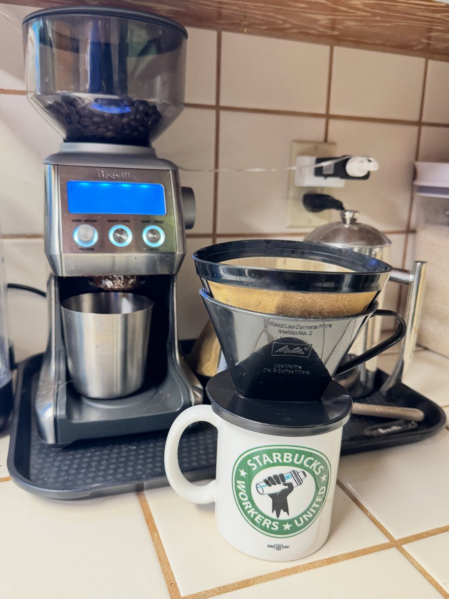 Brewing my own coffee at home today. Because I'm NOT going into a Starbucks until the company returns to the bargaining table with <a href="/SBWorkersUnited/">Starbucks Workers United</a>. 
#nocontractnocoffee