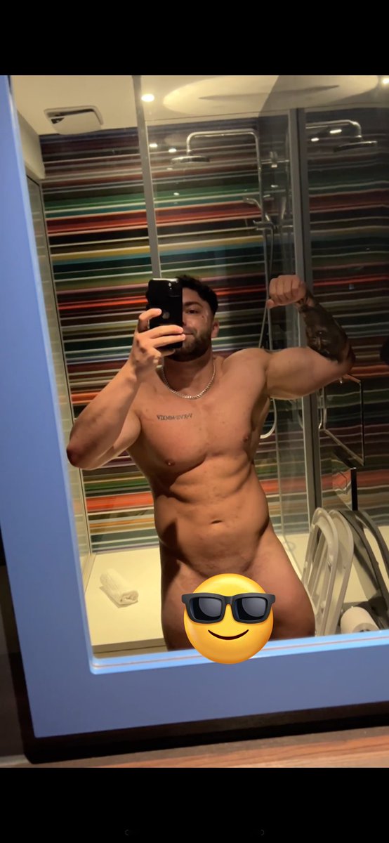 DC_Alpha00's tweet image. Chudai 🥵 

LIKE AND RT  to remove the emoji
My boys paying me £5 per like on this post.
One hour timer😈