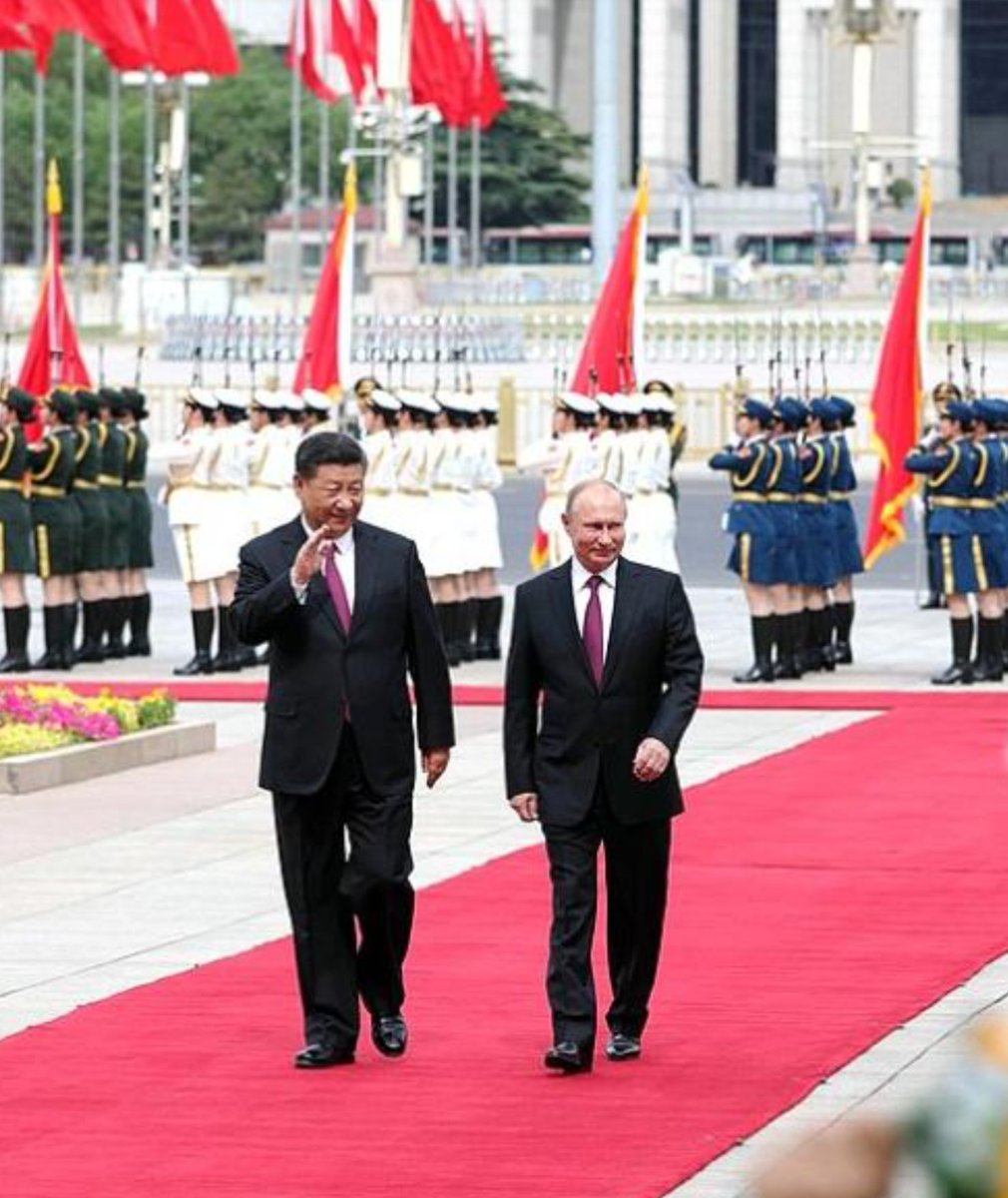 Broufus's tweet photo. Red carpet quality in Vietnam vs
Red carpet quality in China vs 
Red carpet quality in 4th world shit hole. https://t.co/2YFKxm6ImP
