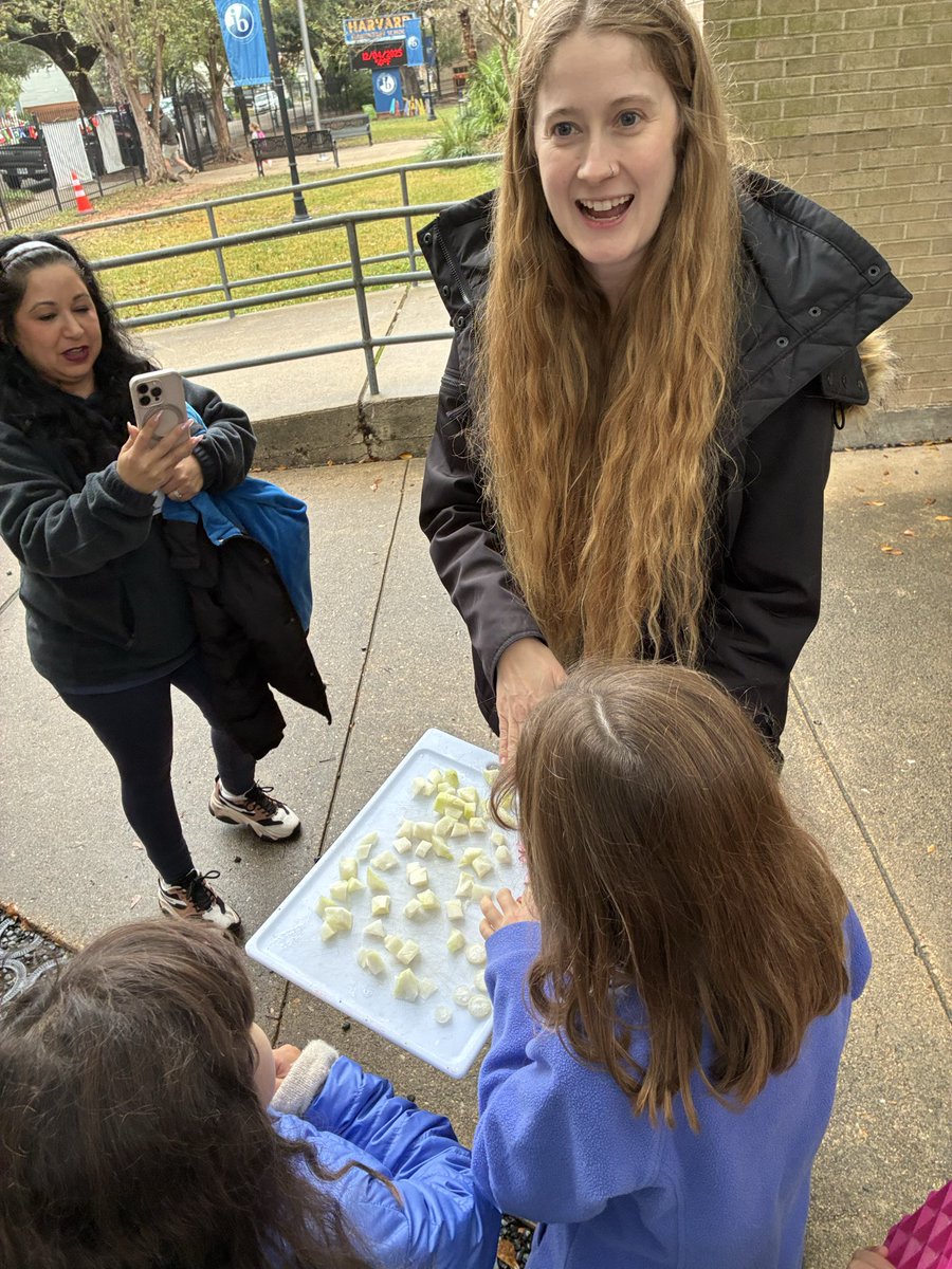 Angela Hoang tweet media