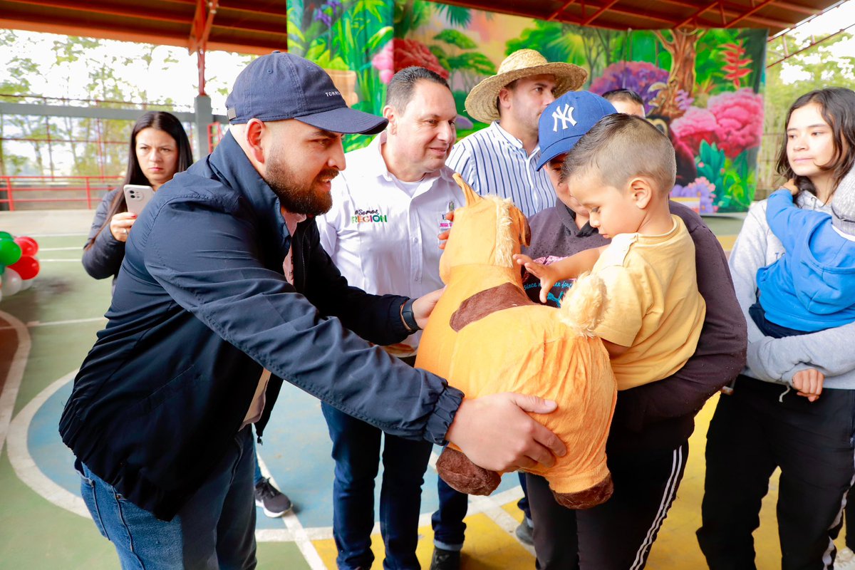 Semillas de Esperanza llegó a Gachantivá ✨.

Esta iniciativa navideña, liderada por la gestora social <a href="/DanielaAssisF/">Daniela Assis Fierro</a>, llegó hoy junto a la <a href="/SecInfraBoyaca/">Secretaría de Infraestructura de Boyacá</a>, con 3️⃣9️⃣0️⃣ regalos para llenar de alegría, esperanza y amor a las niñas y niños de este municipio🎄.
