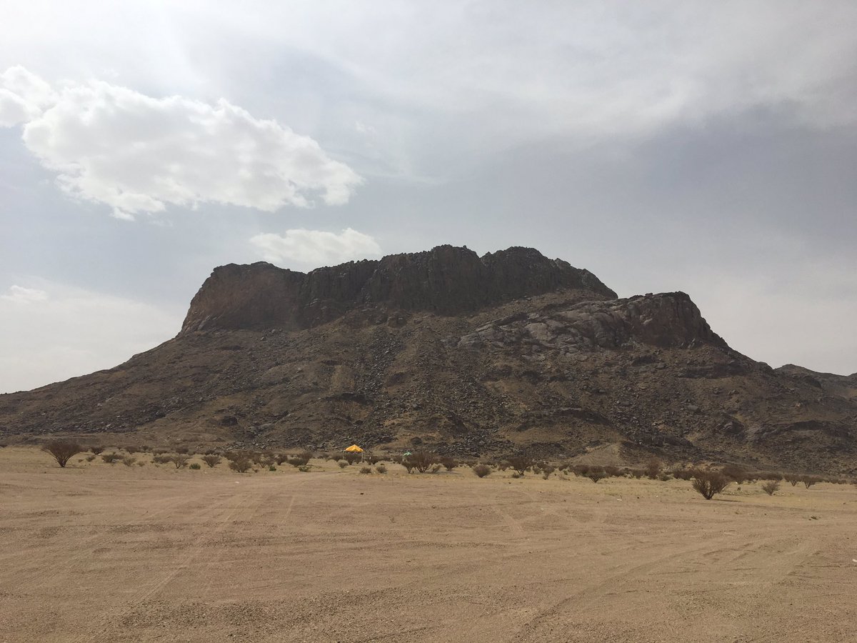 للجميع:
هذا الجبل قِيل فيه بيتٌ مَشهور من شاعرٍ مشهور...
فما هو البيت ؟
ومن هو الشاعر؟