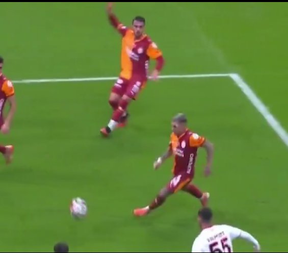 Yunus bile penaltı diye itiraz ediyo bak ağlıyom