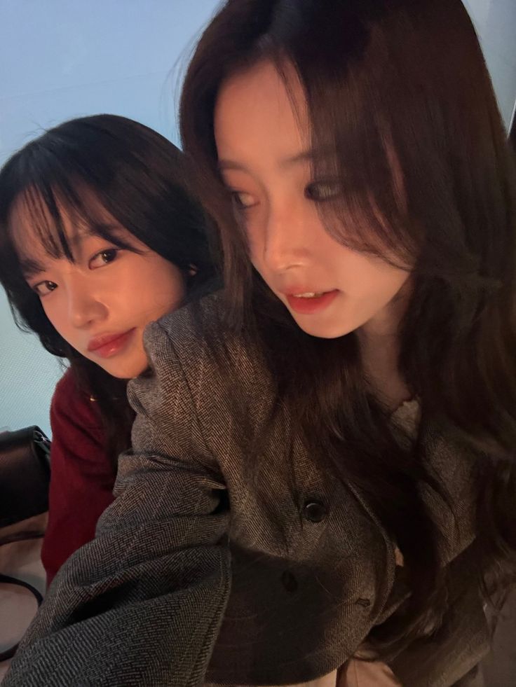 💬 | Nosso HyeYul! A YURI comentou em um post da #HYEWON no Instagram:

🐶: Quem é essa fofura?
🐹: A amiga da Yuri 

#JOYURI #조유리 <a href="/JOYURI_offcl/">조유리 JO YURI</a>