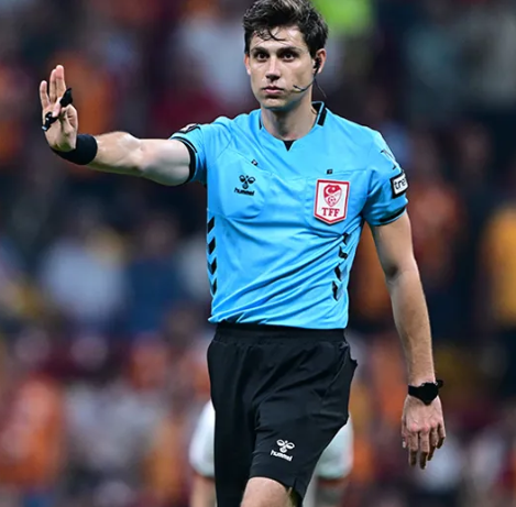 son pozisyona kadar sonraki derbileri yönetmesi gerektiğini düşünüyordum. Çok yakından görmedi varın çağırmaması skandal #GSvSAM