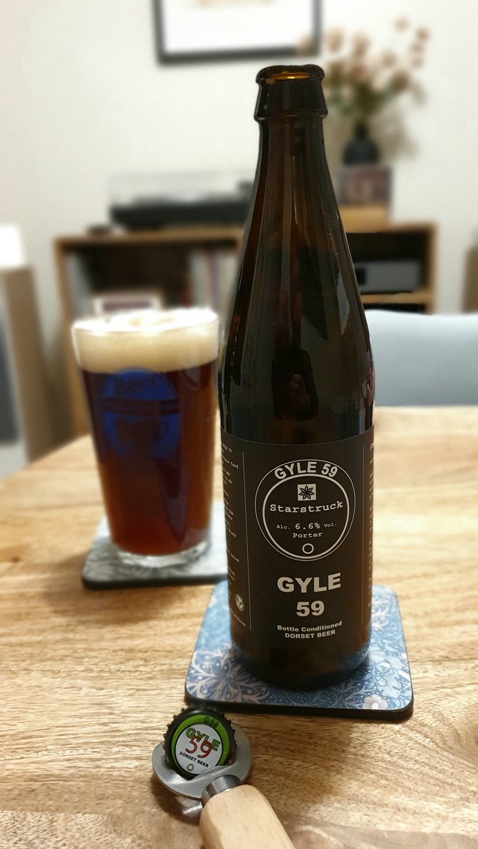 moneight's tweet photo. Beautiful drop of @Gyle59brew porter from the #BlackFriday Bottleshop @LordConrads 🍻
#FridayNighter #weekendvibes #darkbeer https://t.co/k8bxRTRX4x