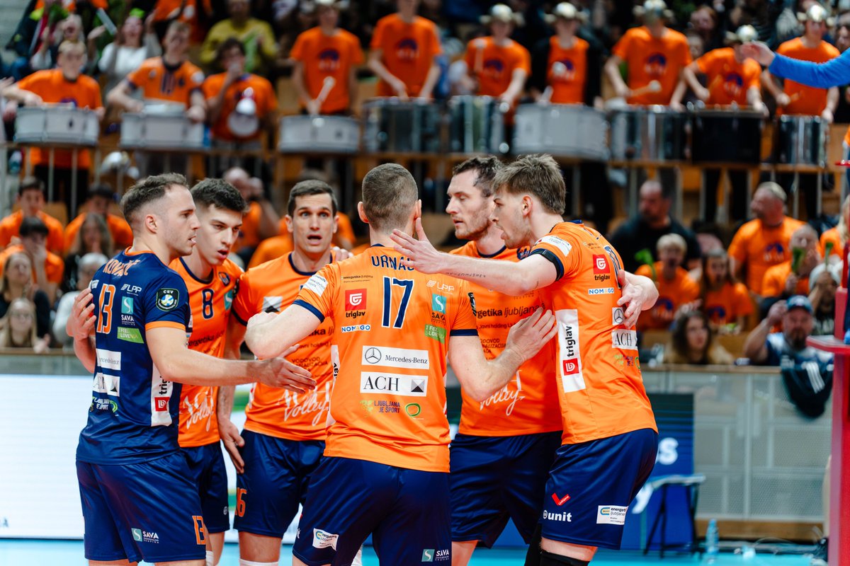 ACHVolley's tweet image. Zmaji🐉še do tretje zmage v manj kot tednu dni🏐💪

Kanalci, ki so v Ljubljano prispeli v oslabljeni zasedbi, danes niso bili kos razpoloženim Ljubljančanom, ki so tako slavili še na tretjem derbiju v manj kot tednu.🙌

Več o tekmi👉ach-volley.si

#orangedragons