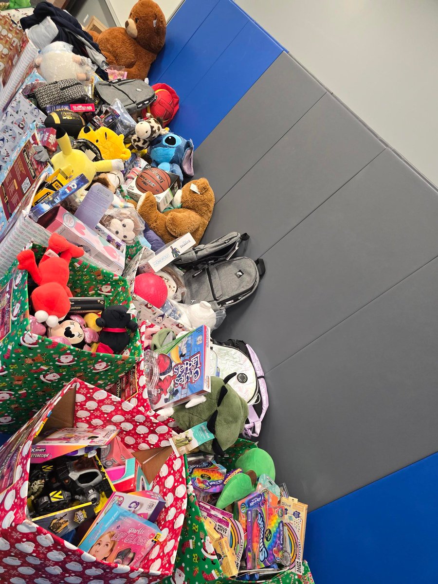 GDWCAR_members's tweet image. We've "wrapped up" another successful #SantaCops🎅🏻🚓Toy Drive for deserving families in #decaturtx!

🎁Thank you to our REALTOR® &amp;amp; Affiliate members, the #decaturpd, and all who helped make Christmas in Decatur even brighter!

#gdwcar #santacops2025 #RealtorsGiveBack