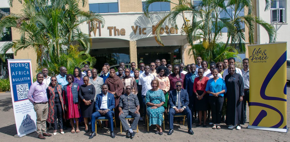 ardfeeds's tweet photo. 1/2)Last week in Kisumu, ARD Staff attended a validation workshop on climate-related urban migration in the Horn of Africa. Participants reflected on the links between climate change, peace, and security in the region, while research teams presented key findings on how migration- https://t.co/5tMng5emN2