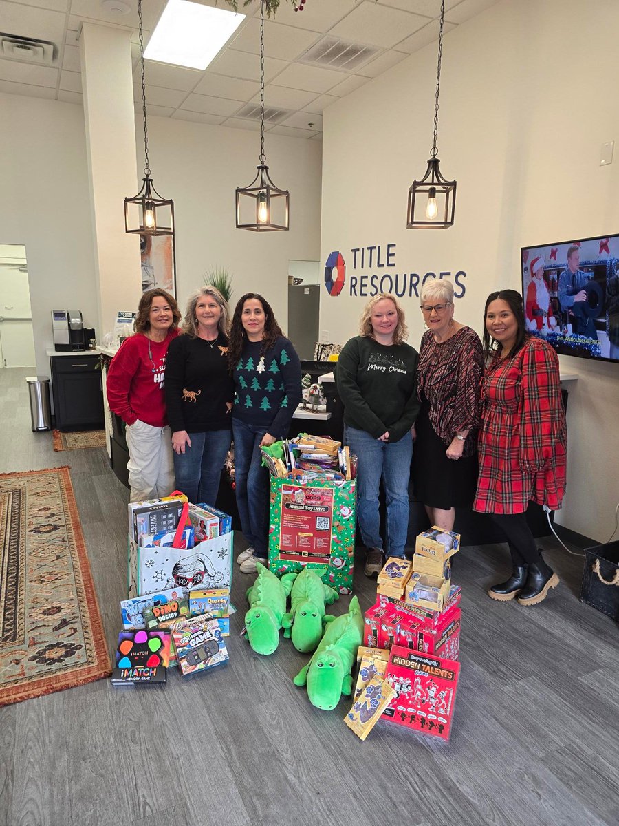 GDWCAR_members's tweet image. We've "wrapped up" another successful #SantaCops🎅🏻🚓Toy Drive for deserving families in #decaturtx!

🎁Thank you to our REALTOR® &amp;amp; Affiliate members, the #decaturpd, and all who helped make Christmas in Decatur even brighter!

#gdwcar #santacops2025 #RealtorsGiveBack