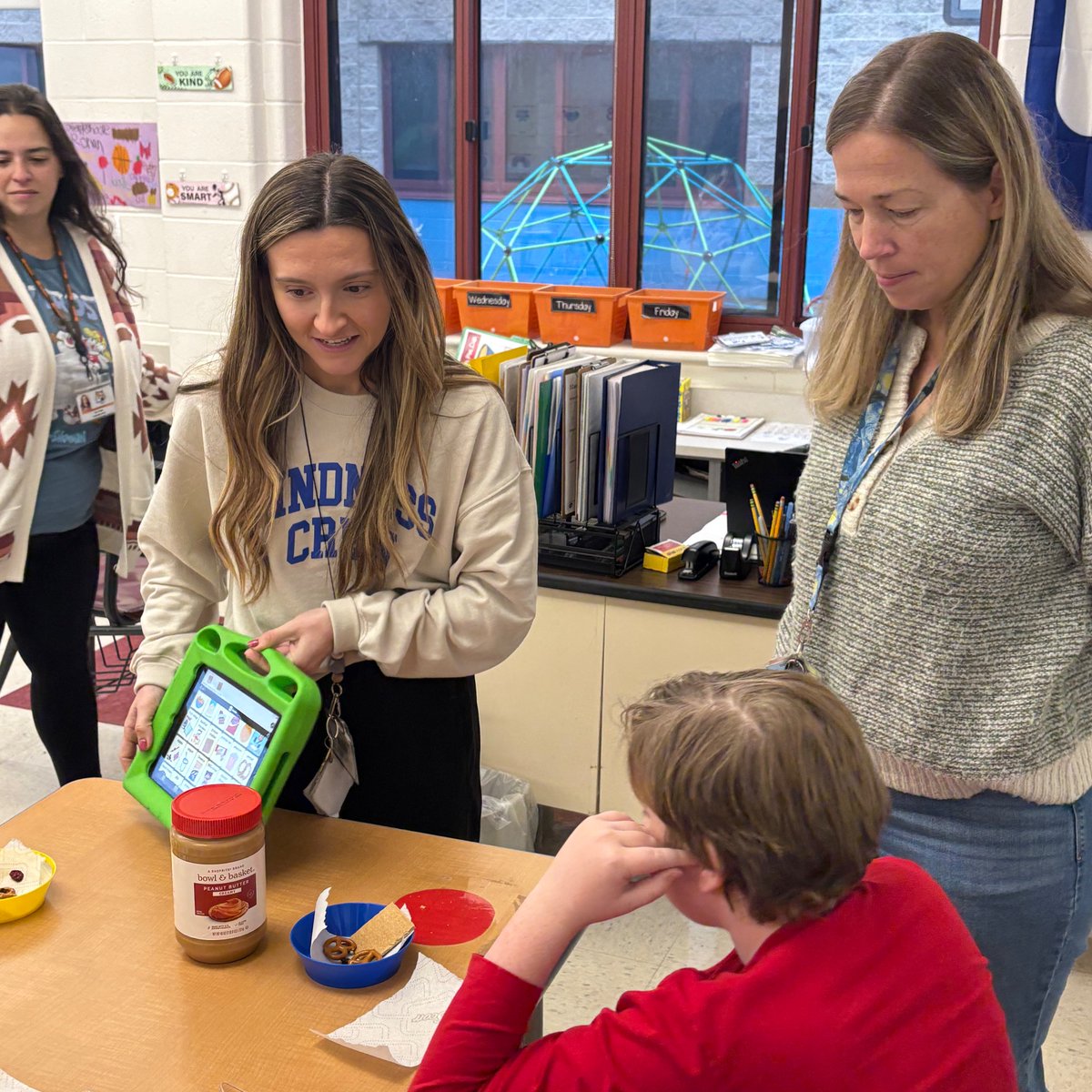 Our speech therapists and occupational therapists had great push-in lessons this week in ACES making delicious reindeer snacks 🌲
